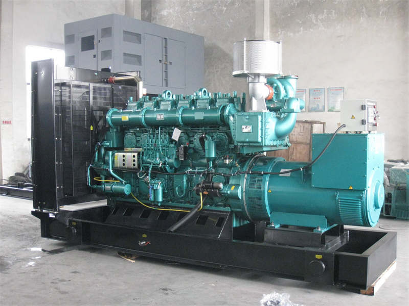 马关200KW 柴油发电机的油耗是多少？