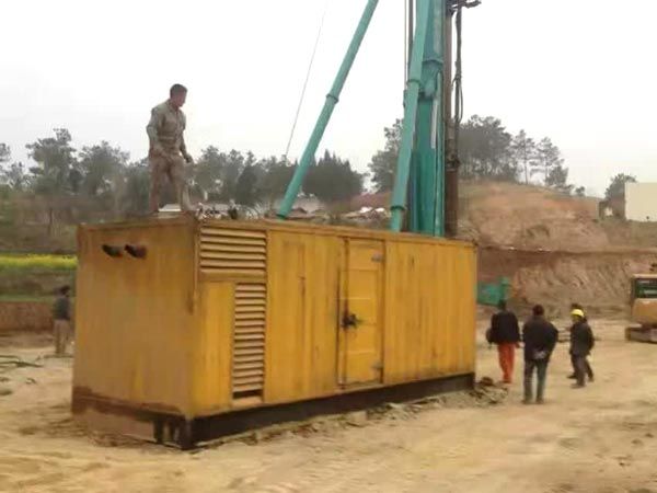 马关如何判断水冷式机油散热器密封件是否需要更换？